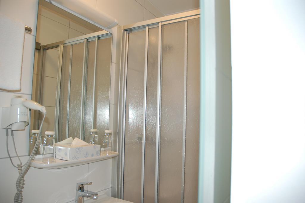 Hotel Kurfürst Garni Germersheim Zimmer foto