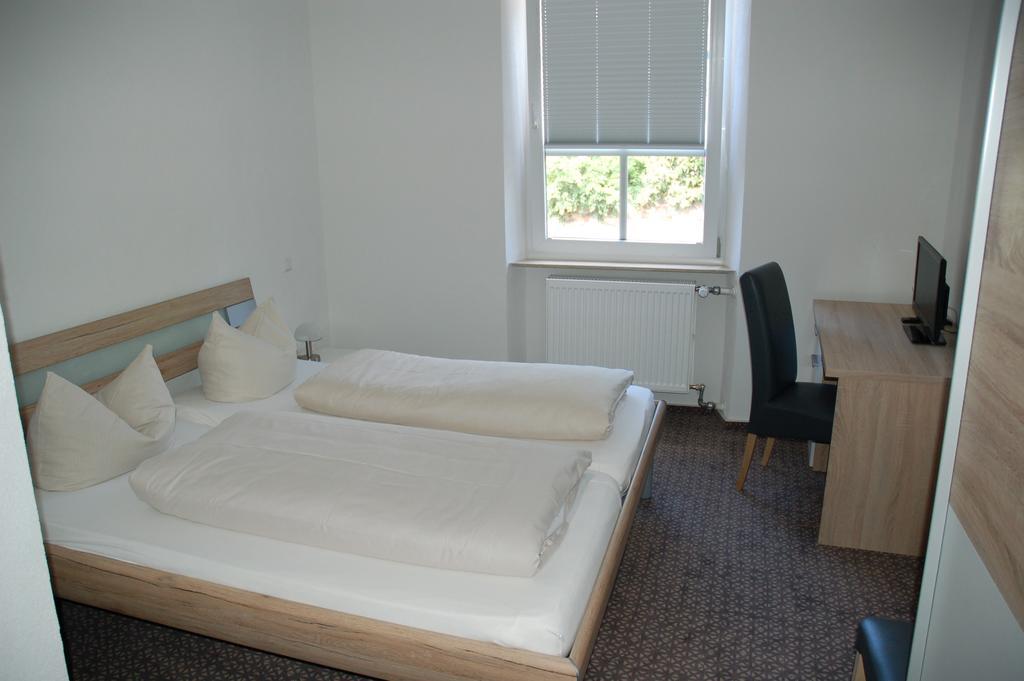 Hotel Kurfürst Garni Germersheim Zimmer foto