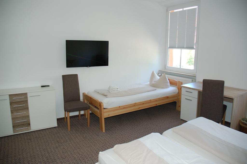 Hotel Kurfürst Garni Germersheim Zimmer foto