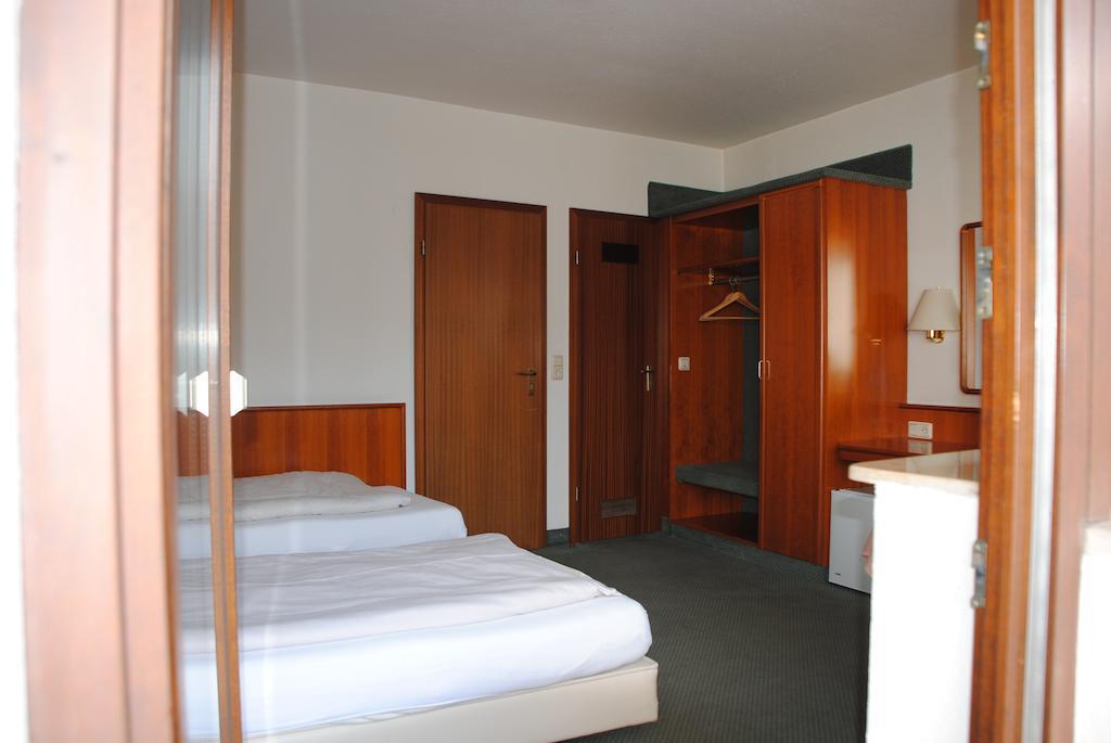 Hotel Kurfürst Garni Germersheim Zimmer foto